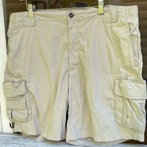 Orvis Men's Light Tan Utility Cargo Shorts Fishing Hiking 38